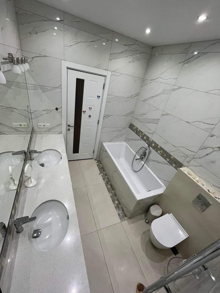 4 bedroom penthouse batumi 2nd bathroom