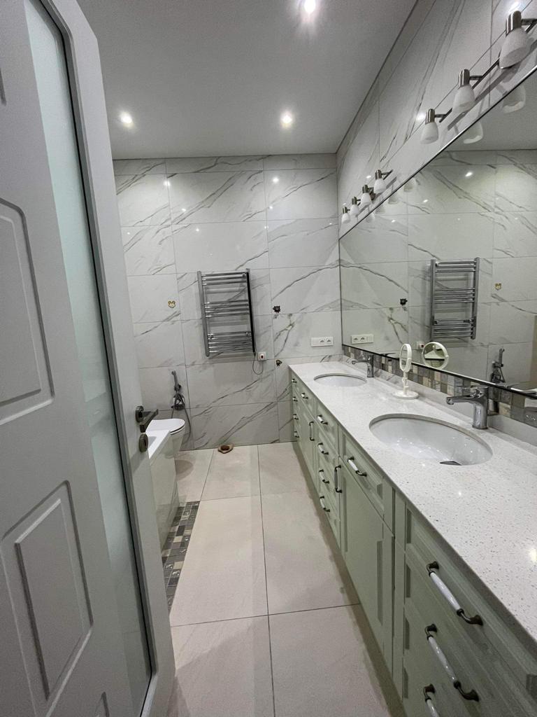 4 bedroom penthouse batumi bathroom