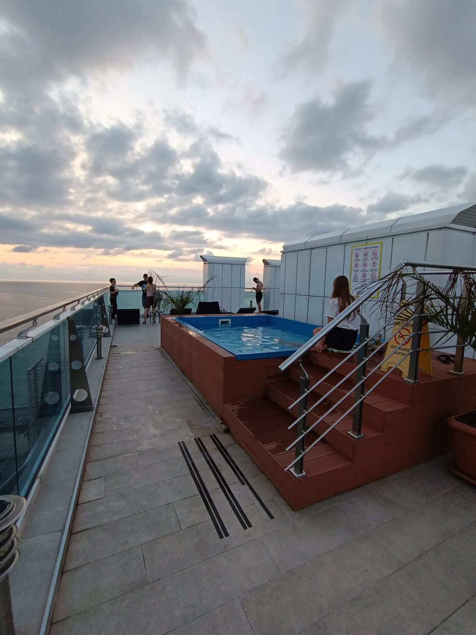 ELT Sunrise studio pool