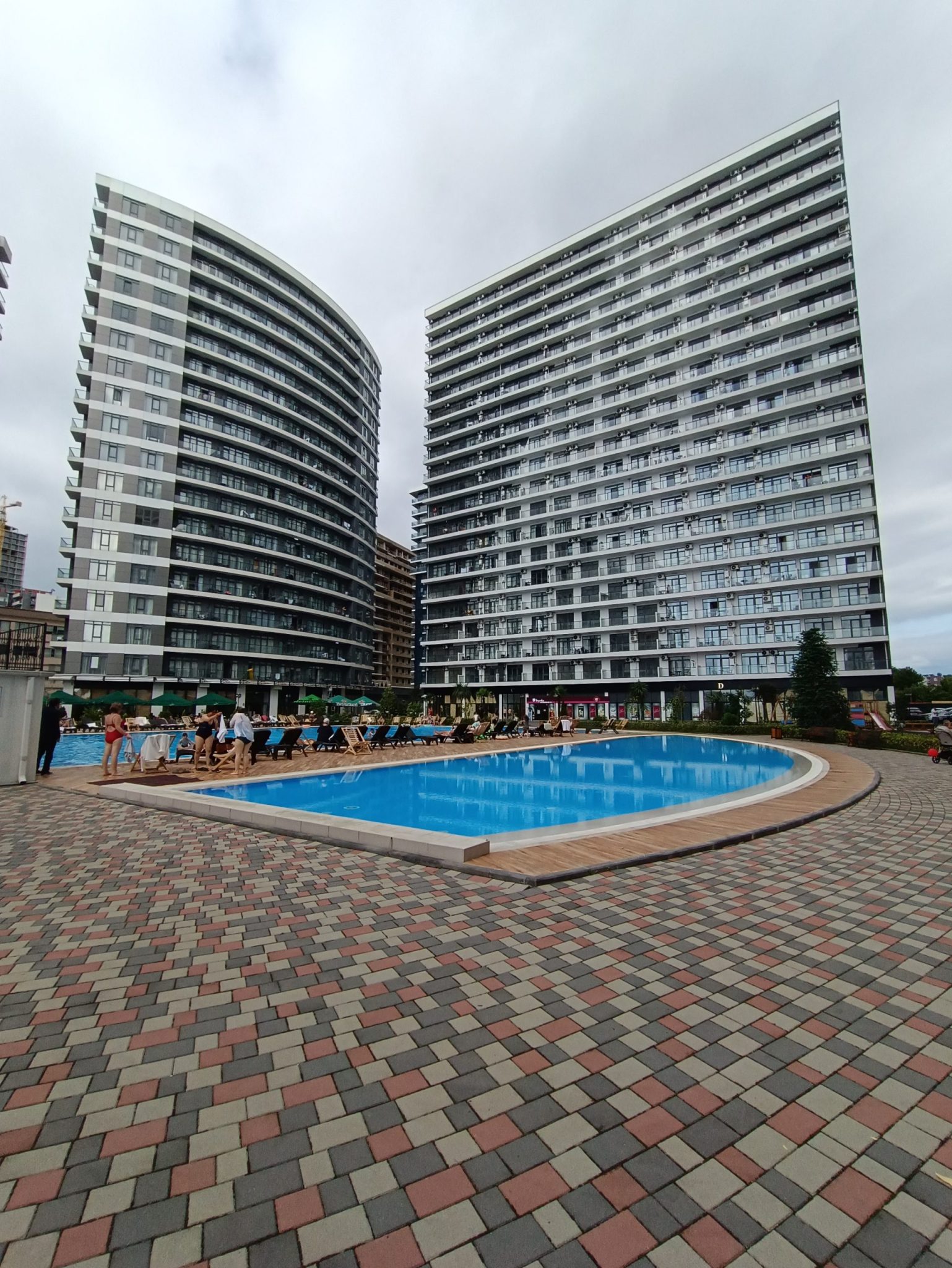 white sails pool 2