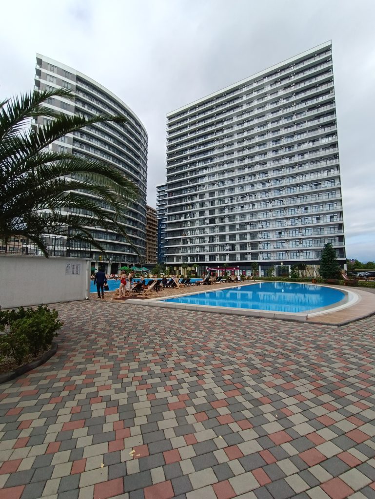 white sails pool