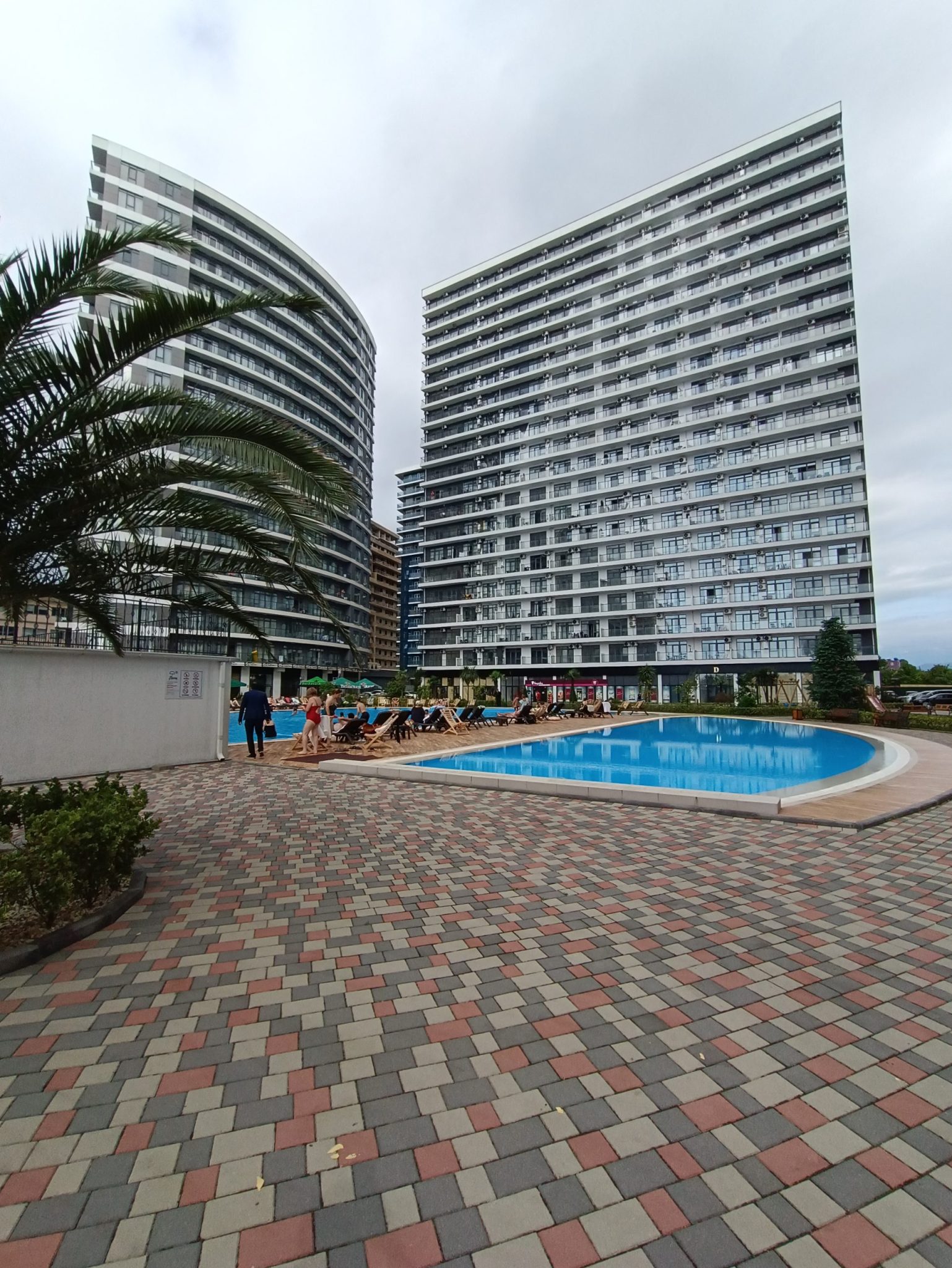 white sails pool