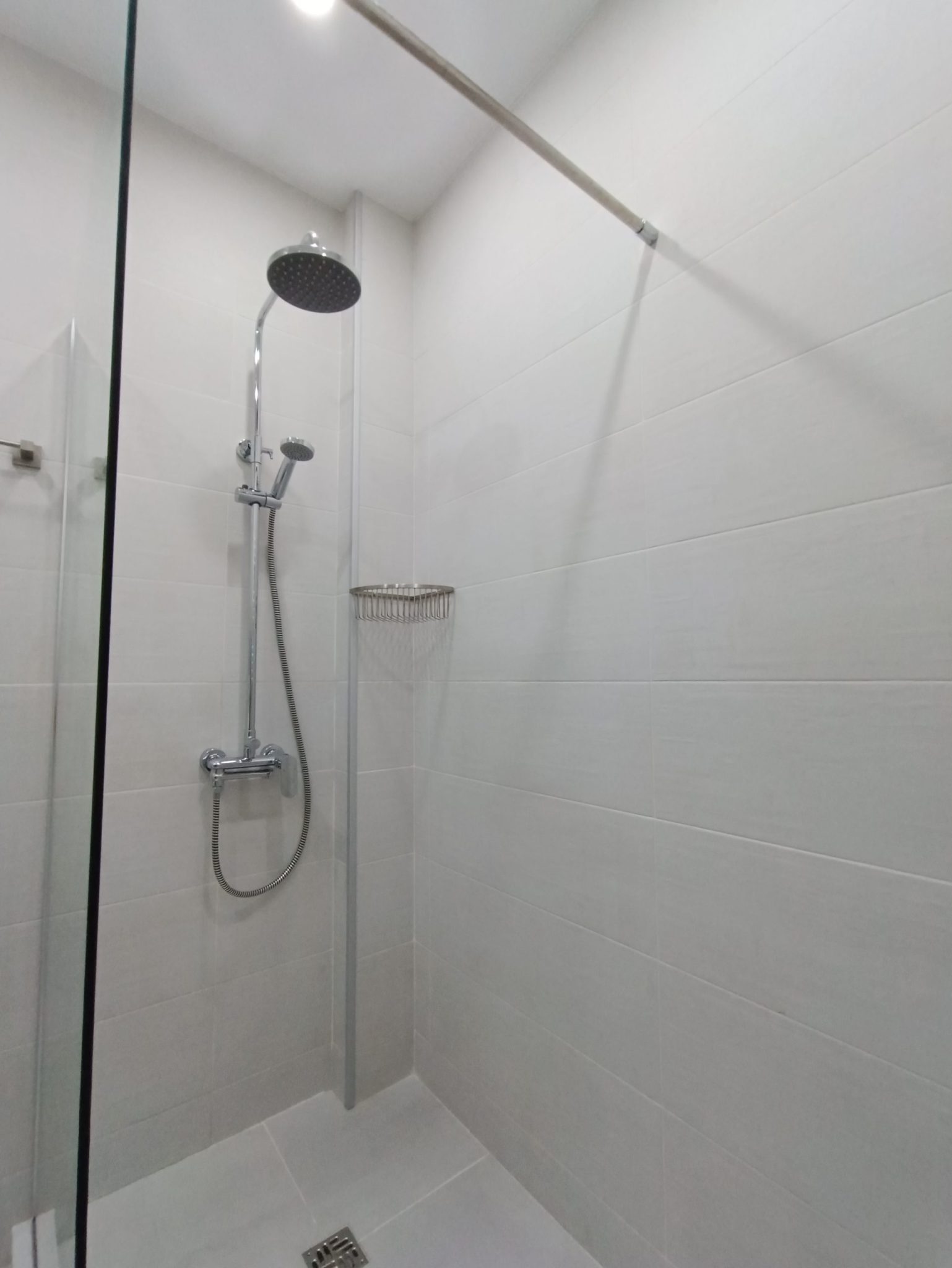 Intourist Residence shower