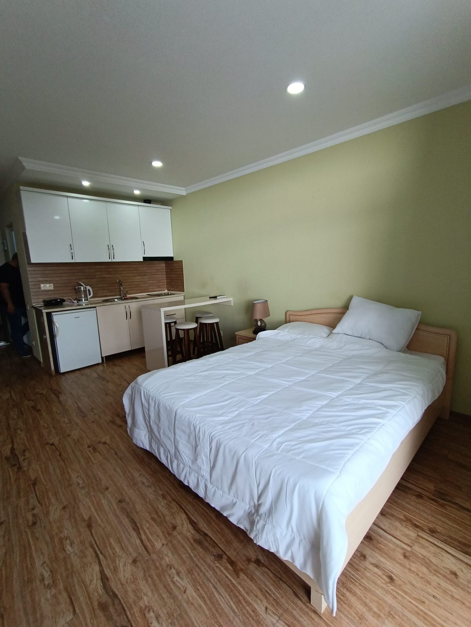 orbi studio bed and kitchen