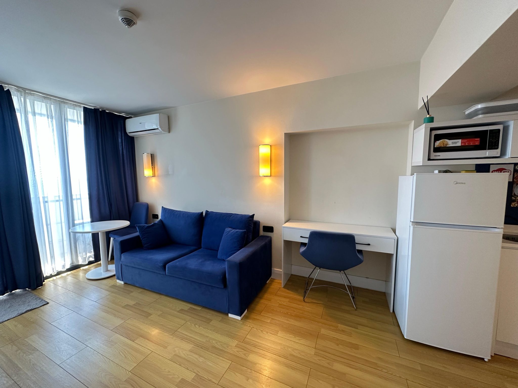 Orbi City 1+1 desk