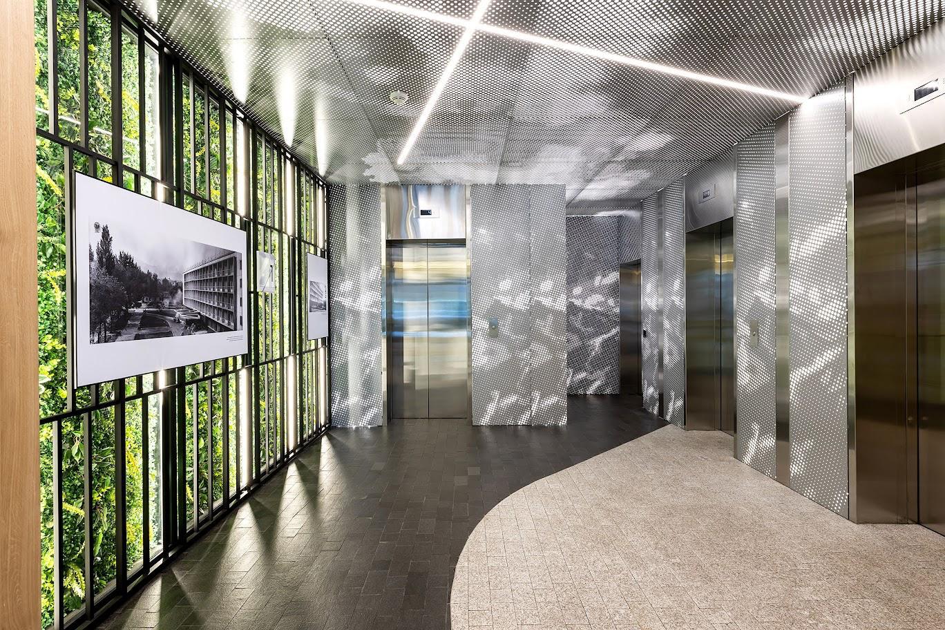 novotel penthouse elevators