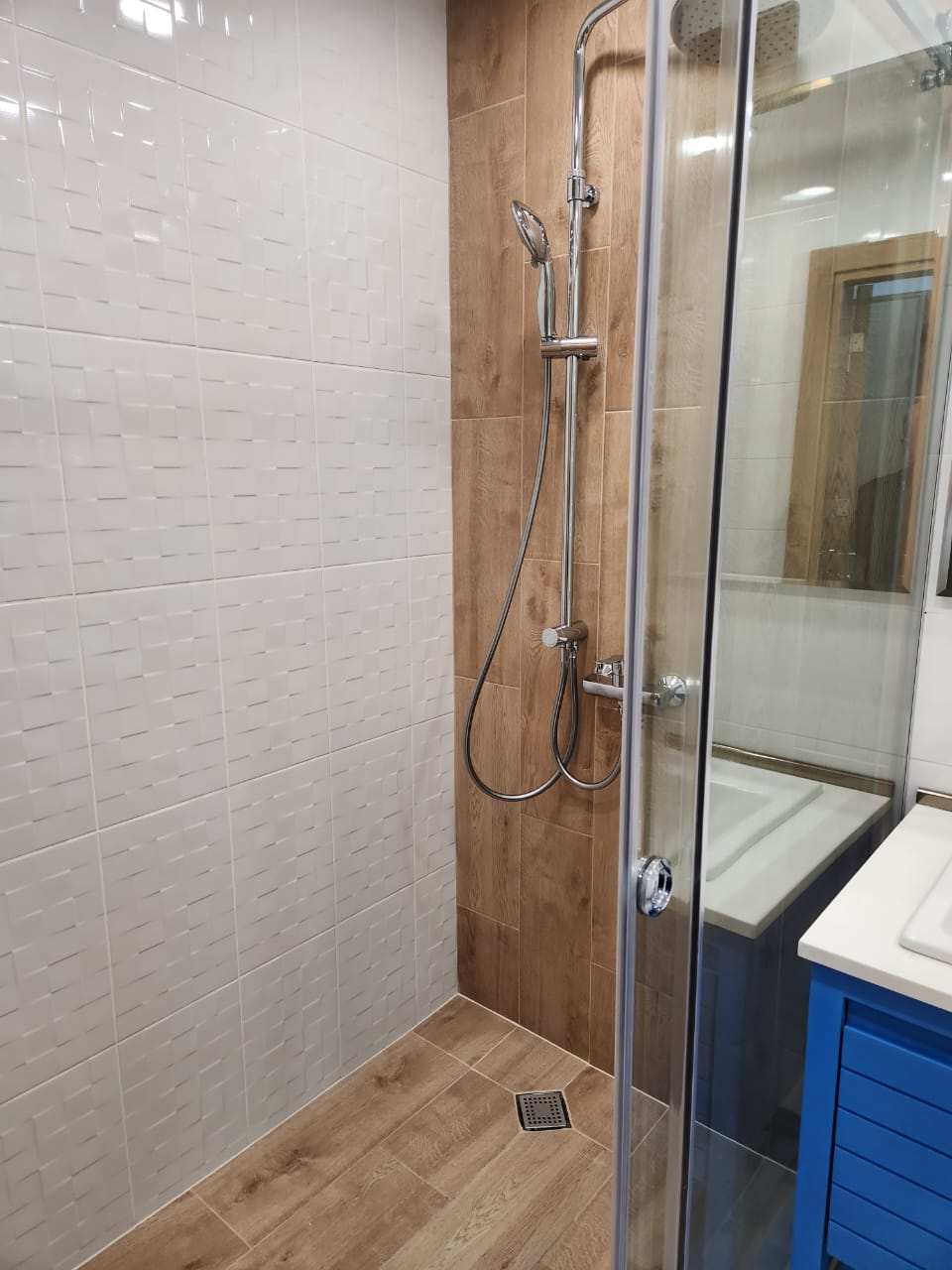 Bespoke studio for sale batumi shower