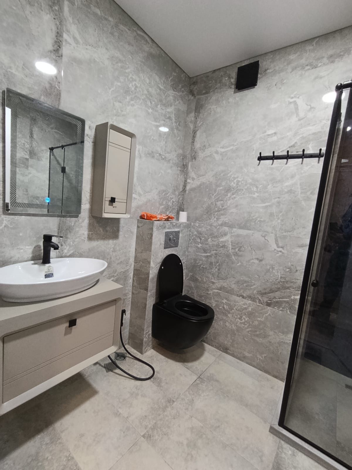Studio Black Sea Towers for sale bathroom