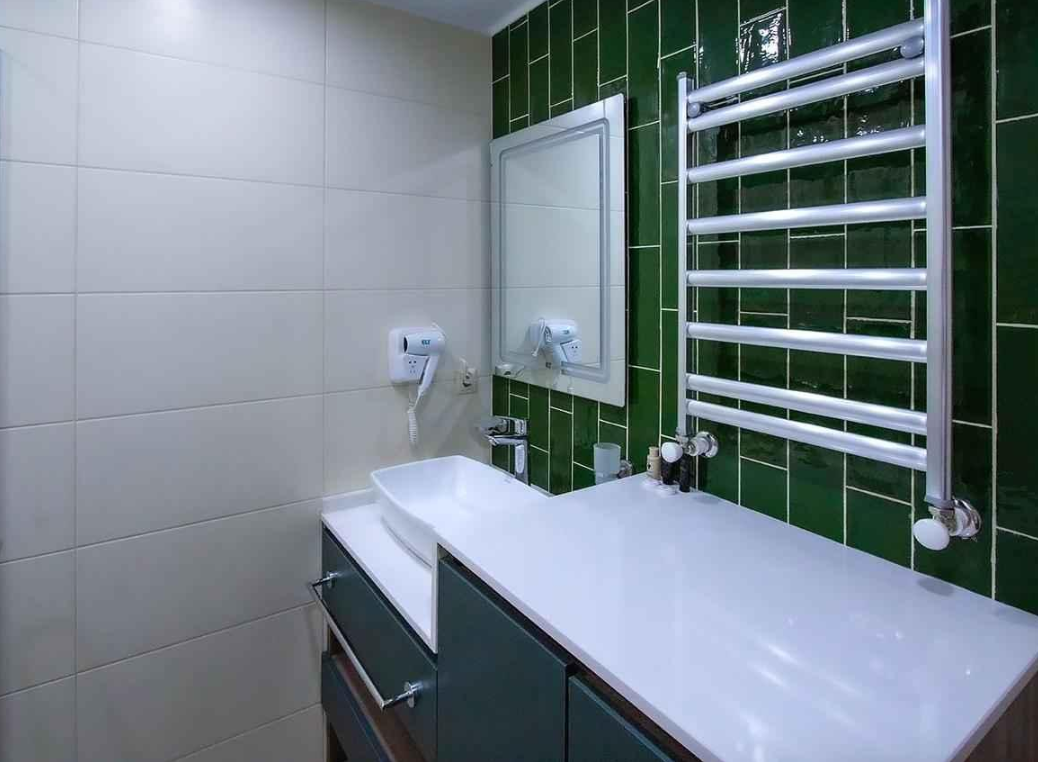 elt sunset studio for sale bath